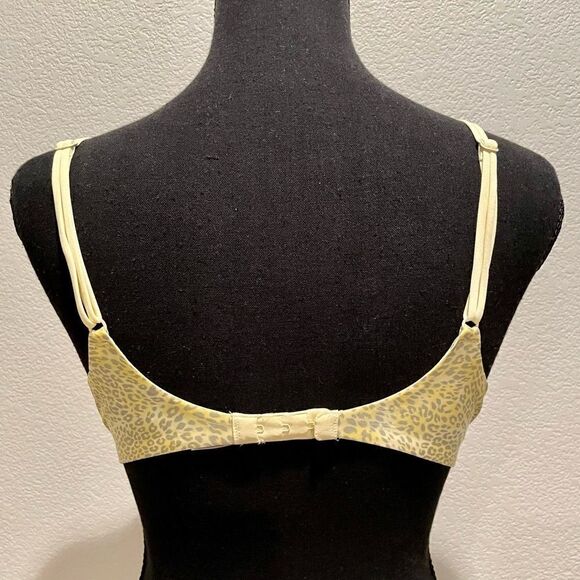 EUC Victoria’s Secret T-Shirt Wireless Bra - Picture 3 of 5
